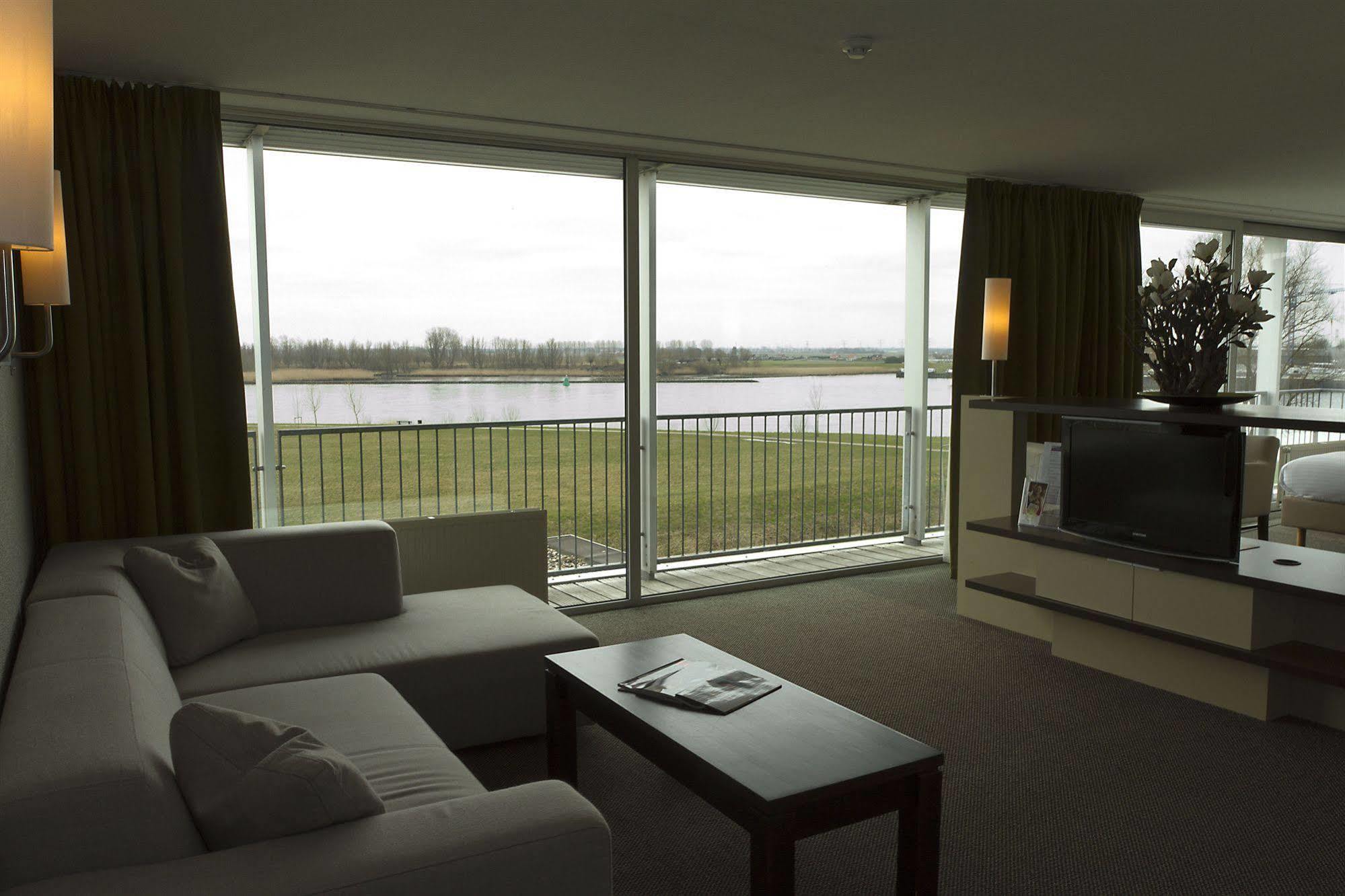 Van Der Valk Hotel Ara Zwijndrecht Exterior photo